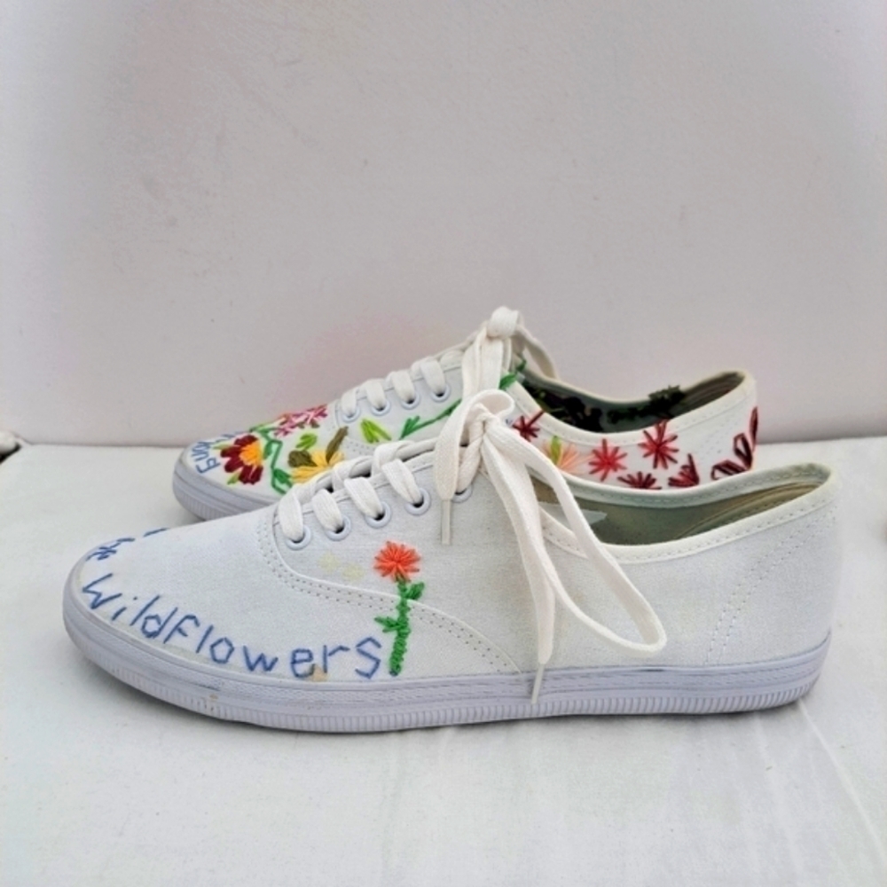 Custom hand embroidered floral canvas tennis shoe 9 - Picture 2 of 13